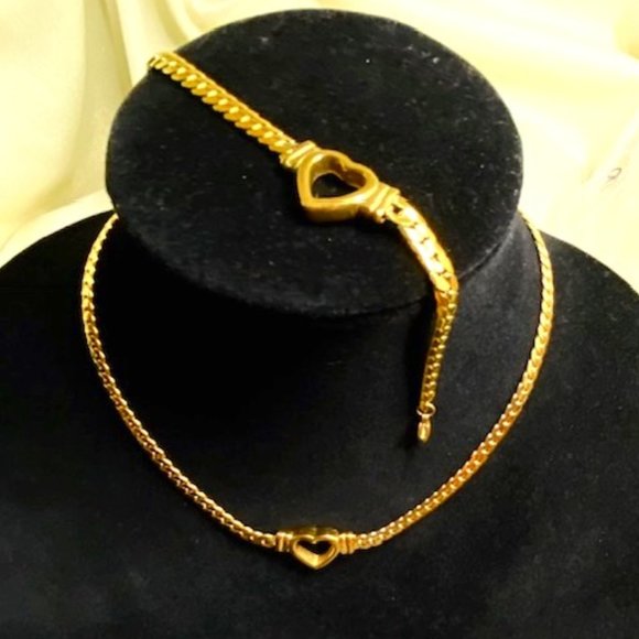 Karen Kettering Designs Jewelry - 💖Gold Tone Herringbone Necklace & Bracelet Set with a Heart in the Center /NS-